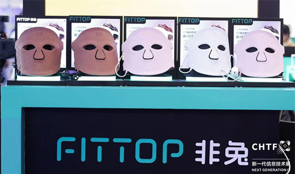 沉浸式體驗(yàn)高交會(huì)IT展上的各類智能終端設(shè)備