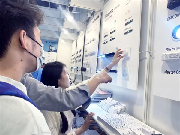 展會(huì)回顧 | 歐切斯驚艷亮相香港國(guó)際秋季燈飾展，引領(lǐng)智能調(diào)光新潮流