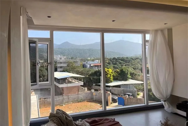 英嘉尼 |大隱無形，極致簡約——惠州某山莊別墅5.1客廳隱形影院