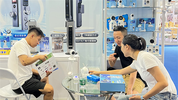 萬佳安小值首秀驚爆第七屆私域團長大會，與TOP團長一同搶占市場新增量