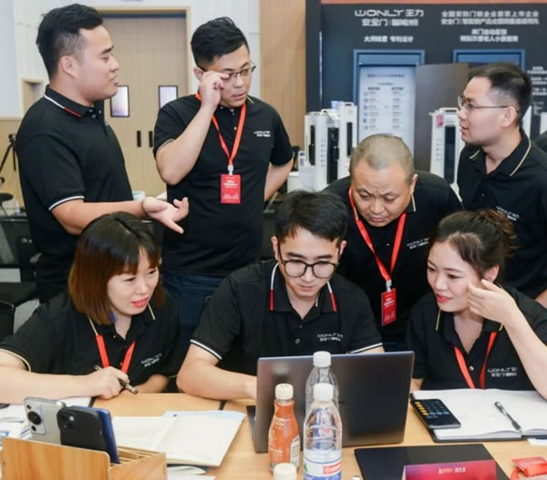 王力智能鎖第四批同路人財富倍增計劃大會圓滿召開_9