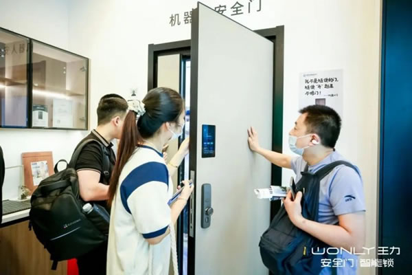 愛感全屋智能家居走心海報火出圈，流量雙豐收_9