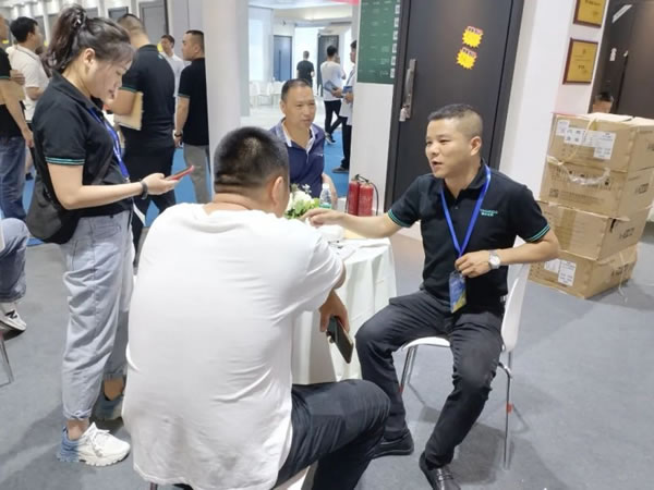 成都建博會開幕第一天，皇家金盾智能鎖成為人氣王_6