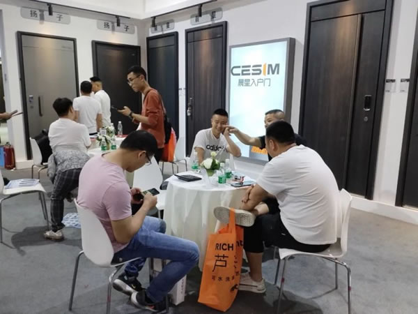 成都建博會開幕第一天，皇家金盾智能鎖成為人氣王_12